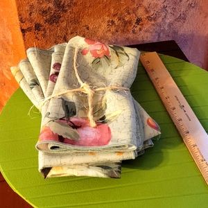 6 Floral table napkins